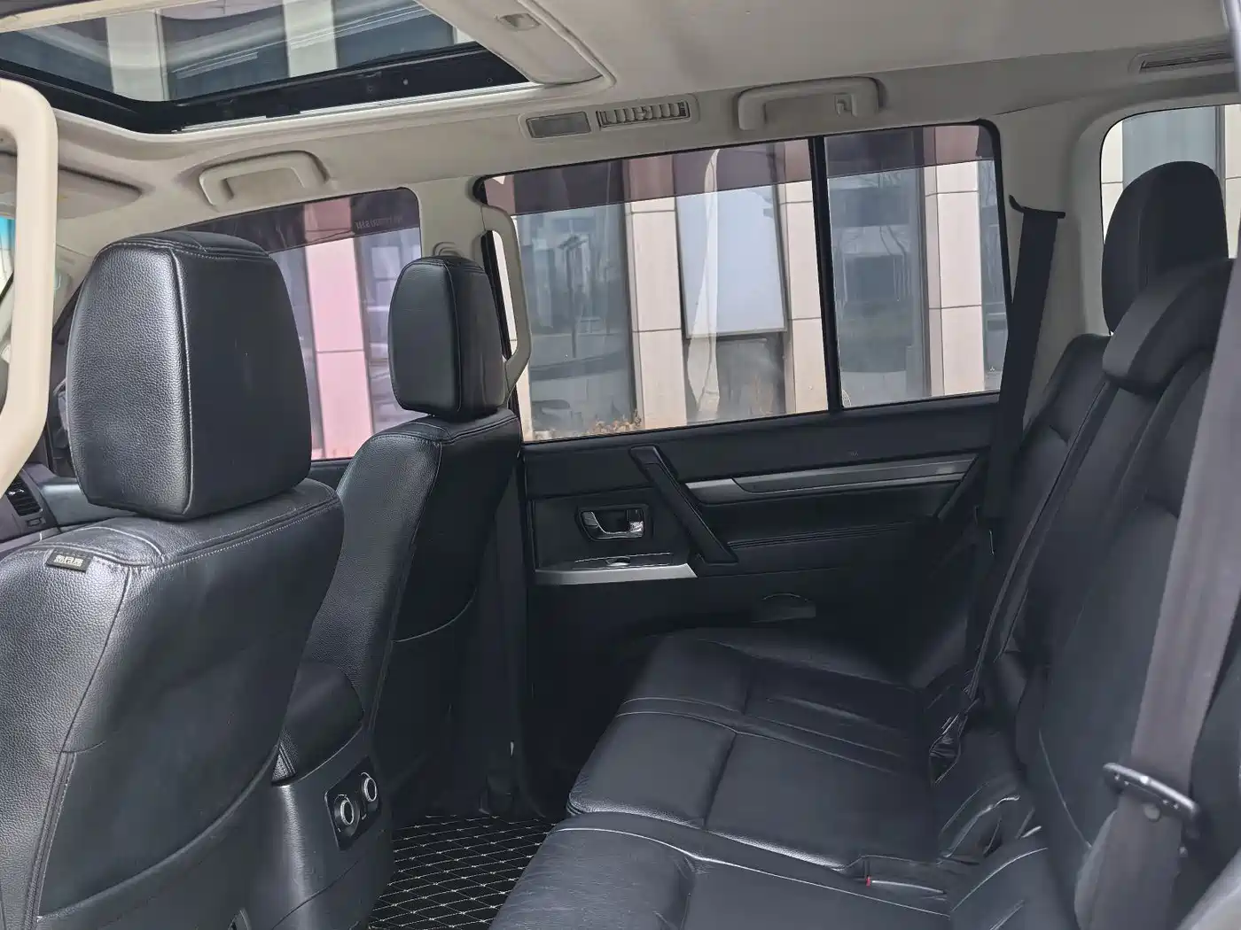 Mitsubishi Pajero (Import) 2016 3.0L Automatic Luxury (China V) фото 16