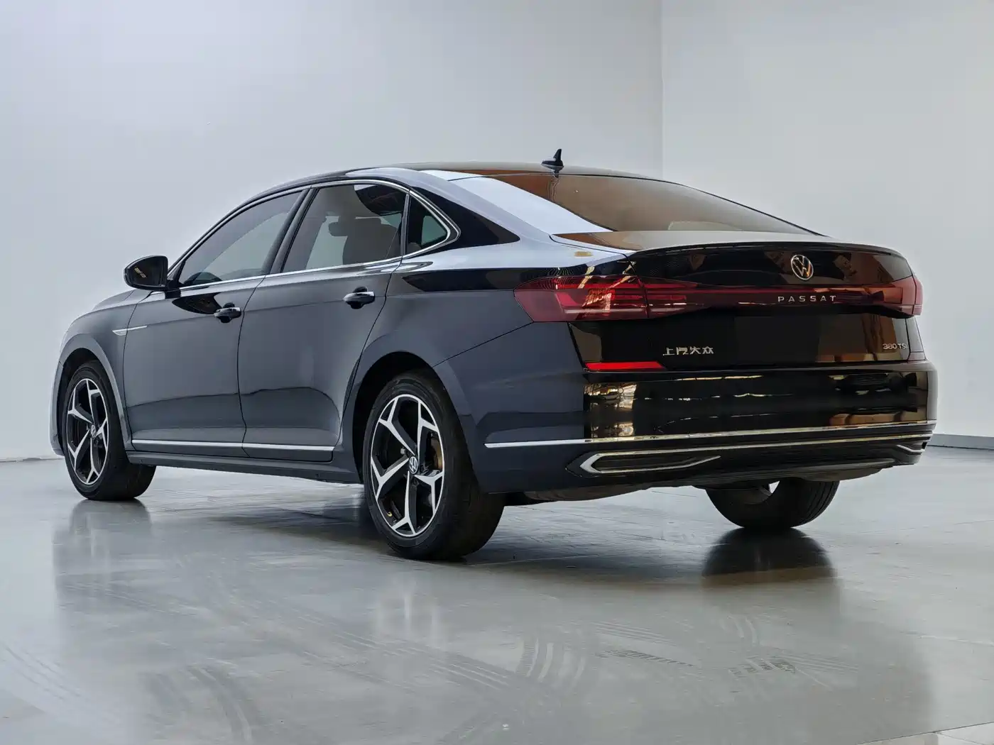 Volkswagen Passat 2024 380TSI Elite Edition фото 10