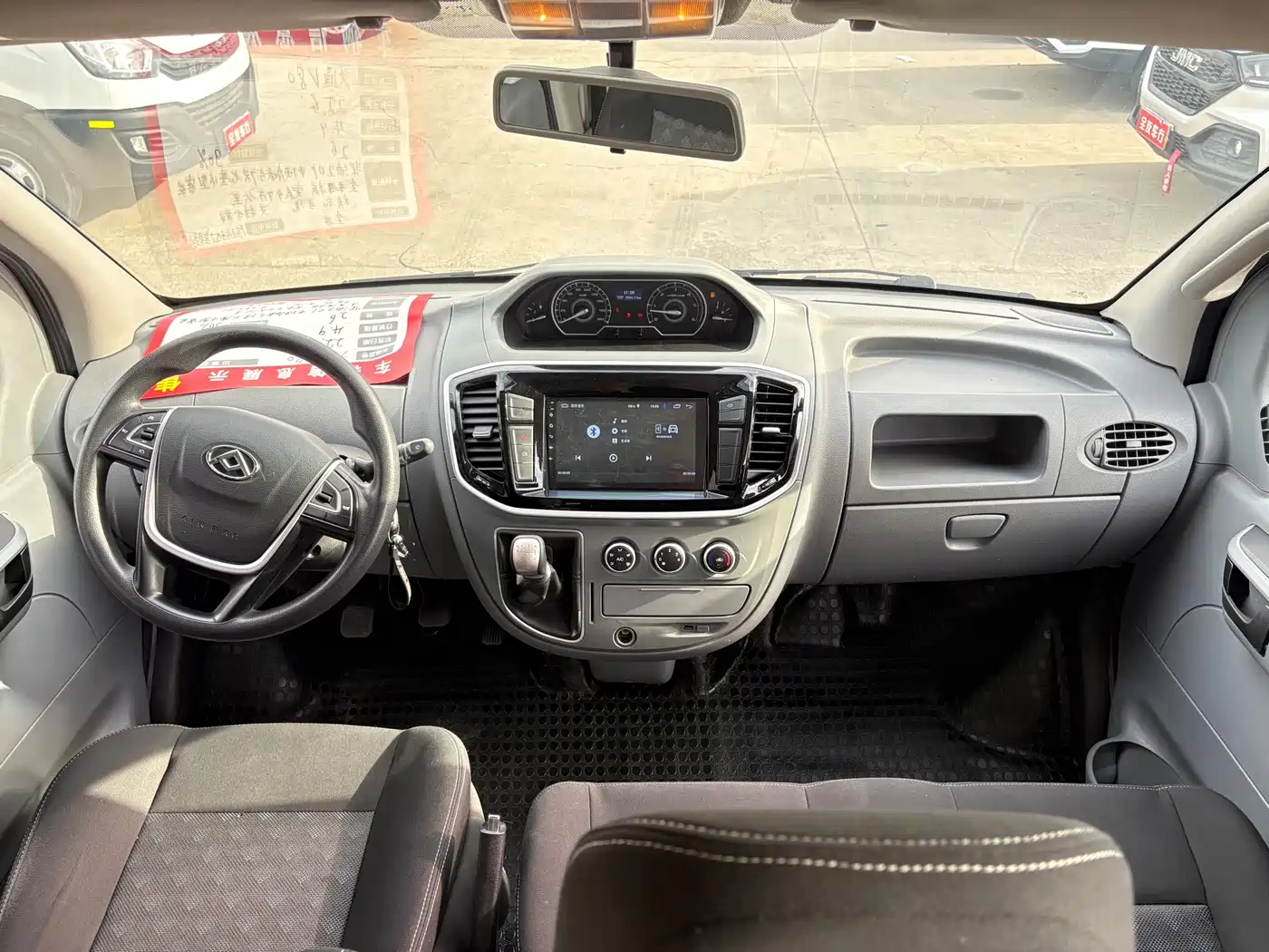 SAIC Maxus Xintu V80 2021 2.0T Manual Classic Aoyuntong Long Wheelbase Medium Roof 6/7/8/9-Seater фото 9