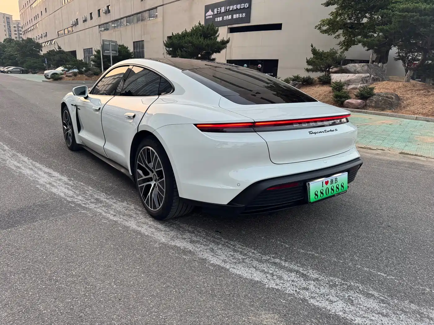 Porsche Taycan 2020 Taycan фото 15