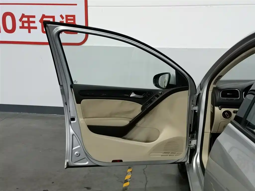 Volkswagen Golf 2012 1.6 Automatic Comfort Type фото 8
