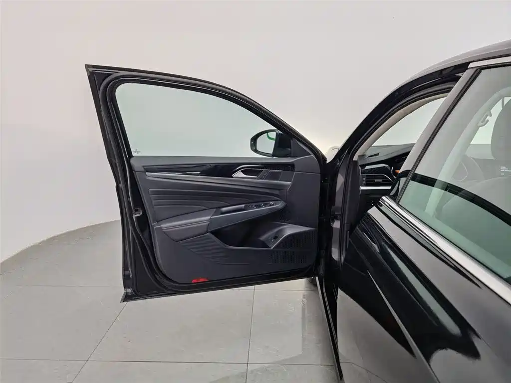 Volkswagen Passat 2023 Facelift 280TSI Business Edition фото 8