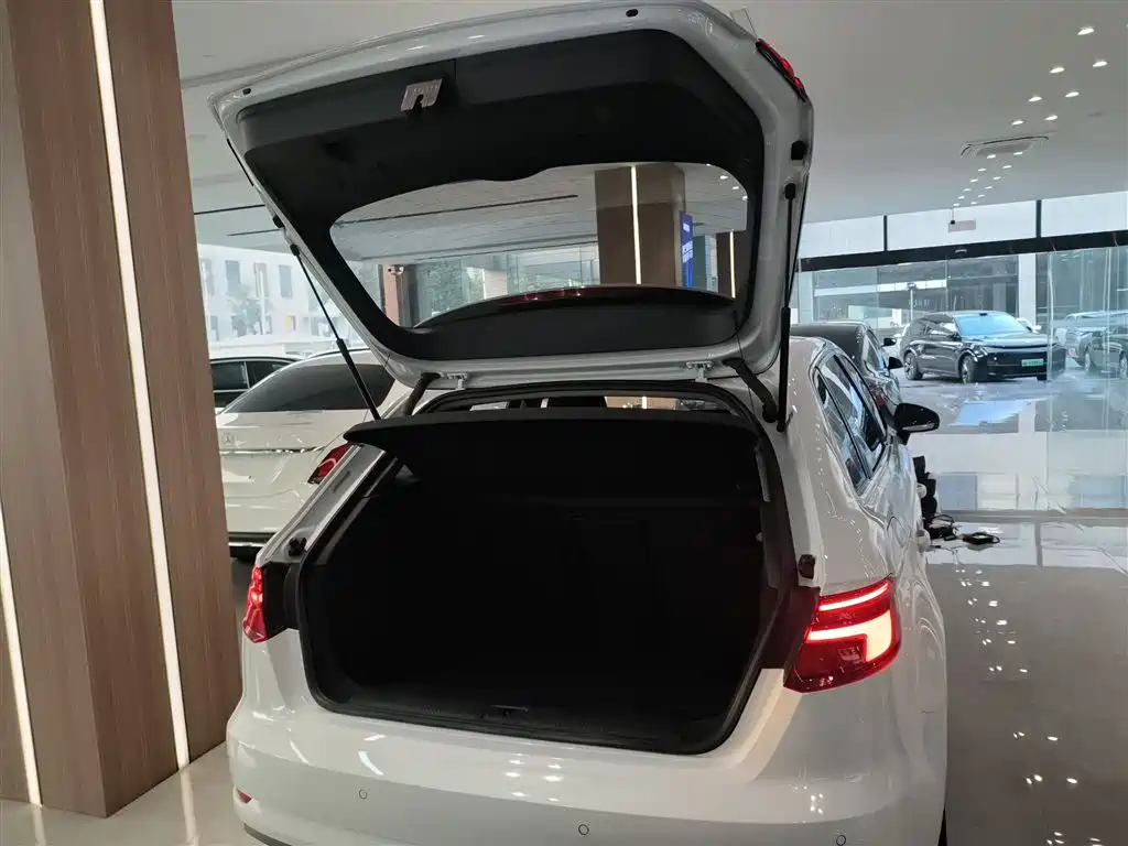 Audi A3 2018 30th Anniversary Sportback 35 TFSI Progressive фото 15
