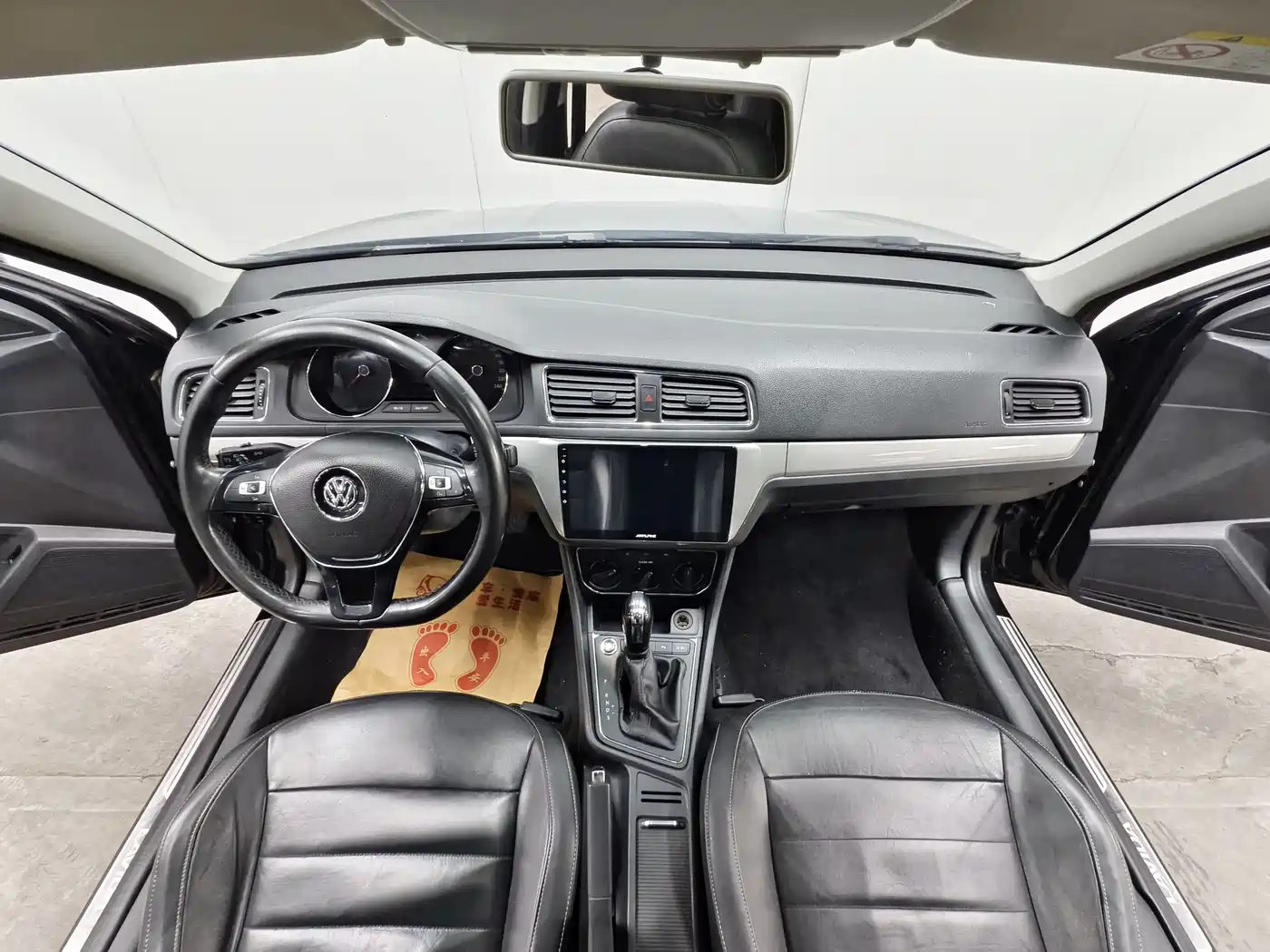 Volkswagen Lavida 2017 1.6L Automatic Comfort Edition фото 9