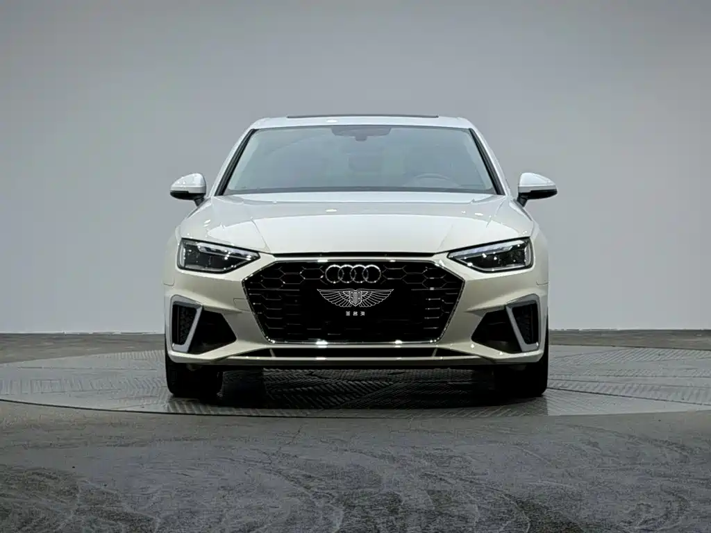 Photo 2 - Audi A4L