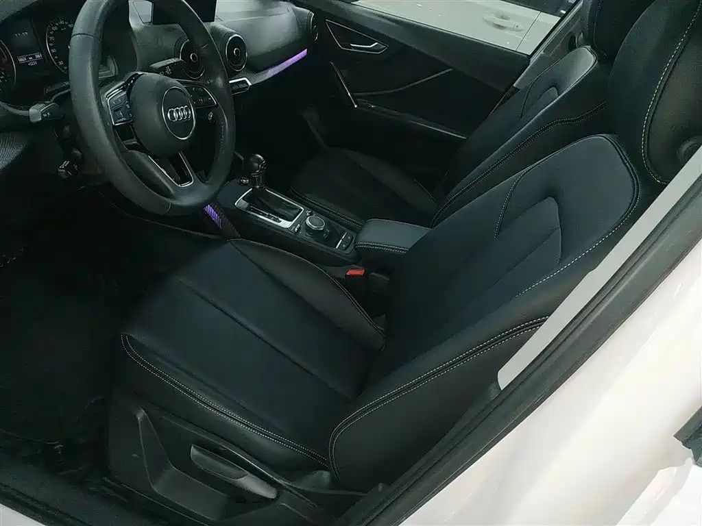 Audi Q2L 2018 35 TFSI Launch Exclusive Edition China VI фото 15