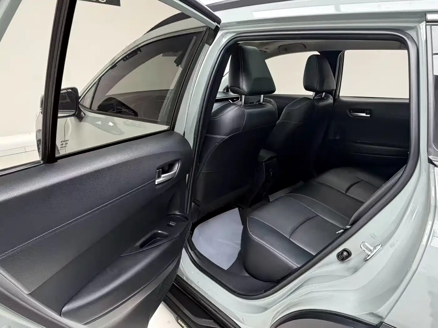 Toyota Corolla Cross 2023 2.0L Premium Edition фото 13