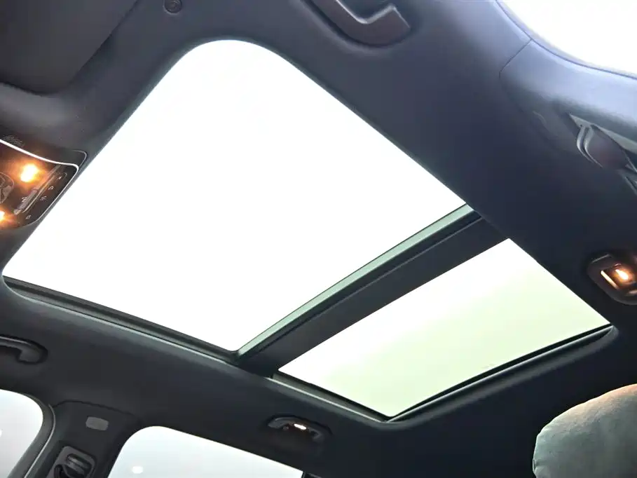 Mercedes-Benz GLC 2023 GLC 300 L 4MATIC Sport 5-Seater фото 32
