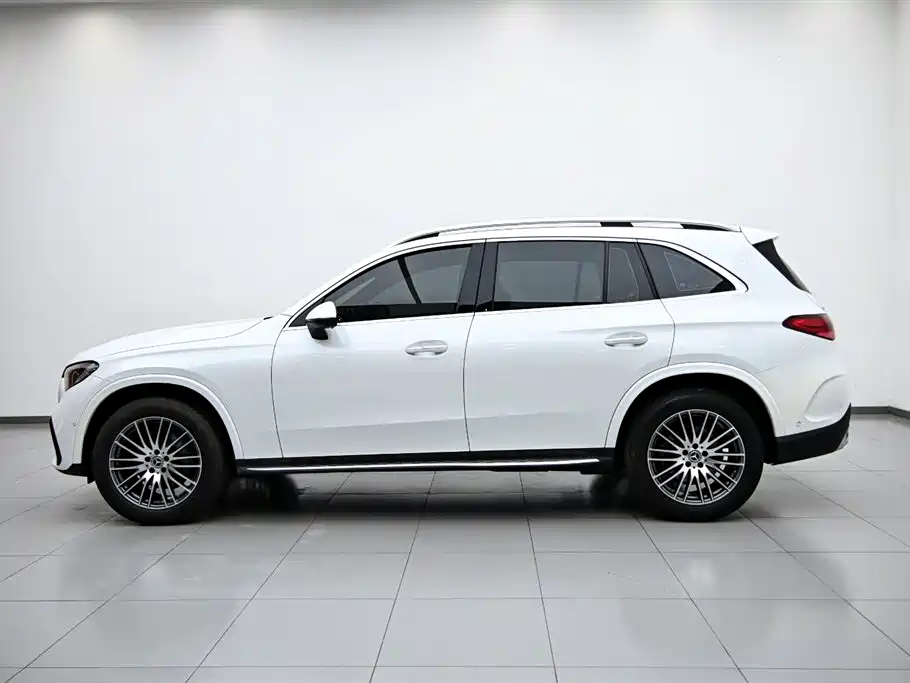 Mercedes-Benz GLC 2023 GLC 300 L 4MATIC Sport 5-Seater фото 5