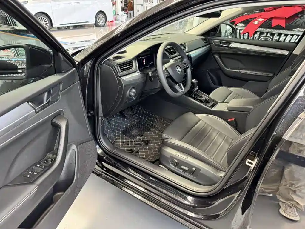Photo 6 - Škoda Superb