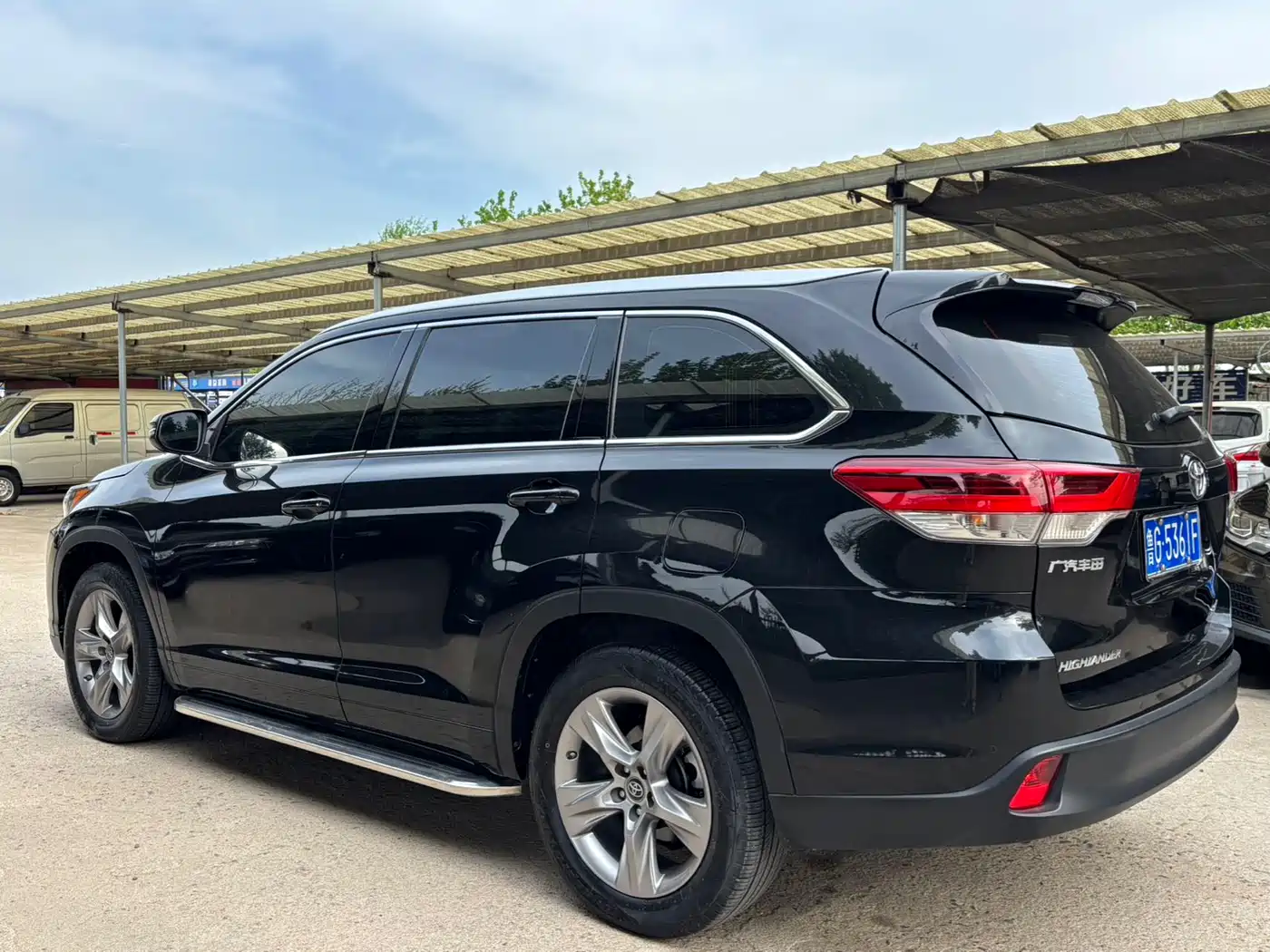 TOYOTA HIGHLANDER