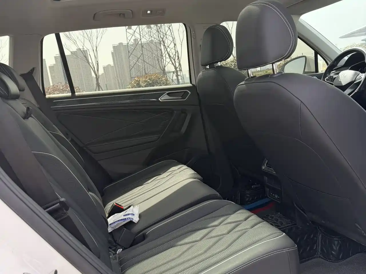 Volkswagen Tiguan L 2022 330TSI Auto 2WD R-Line Premium Edition фото 8