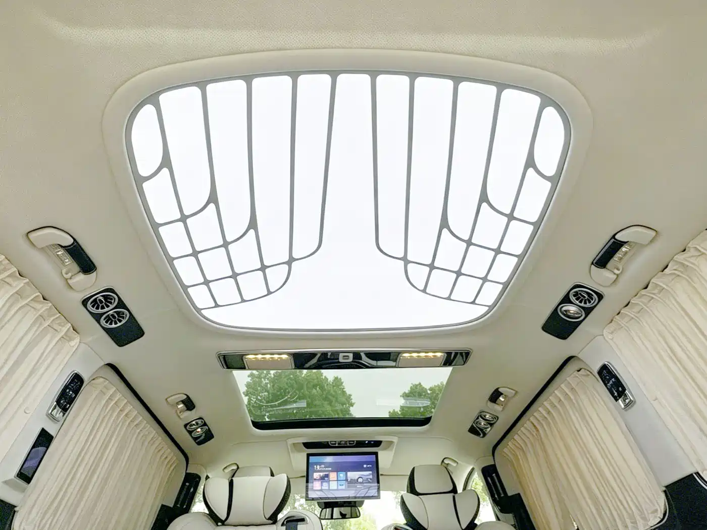 Mercedes-Benz V-Class 2022 V 260 Pilot Edition фото 10