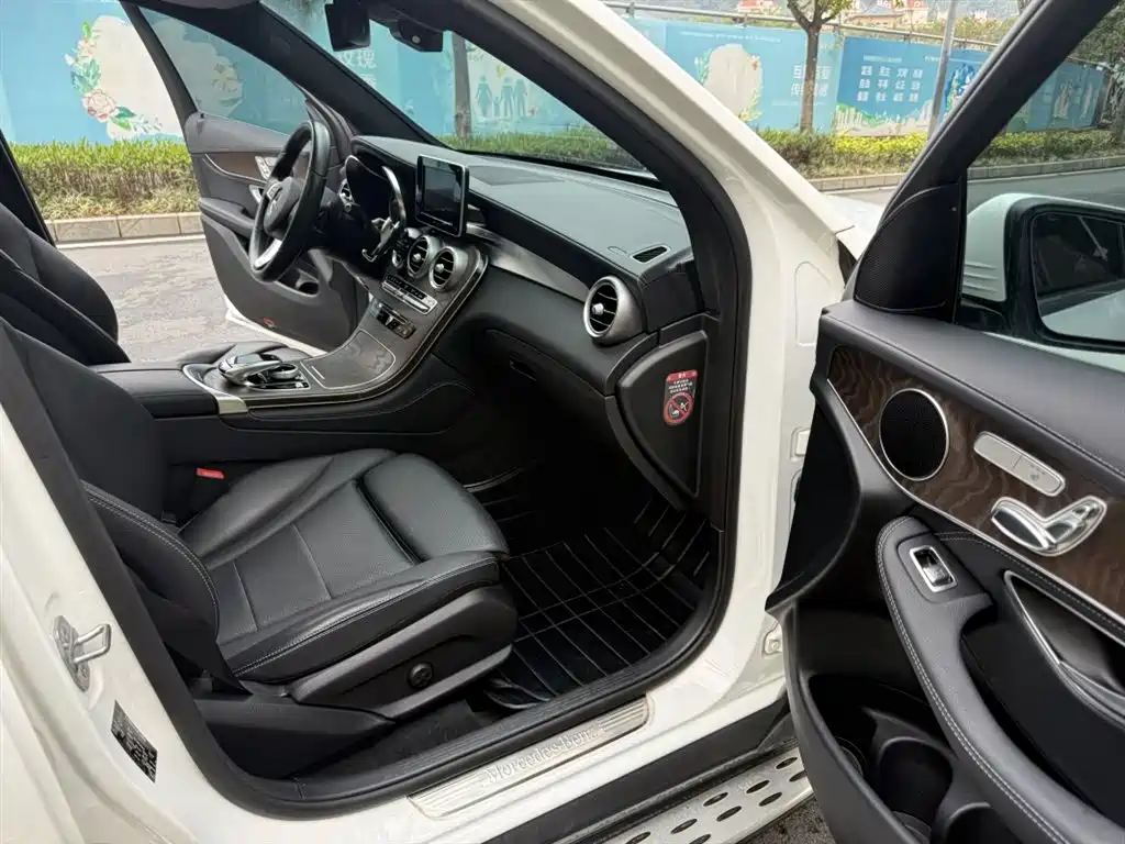 Mercedes-Benz GLC 2017 GLC 300 4MATIC Dynamic фото 13