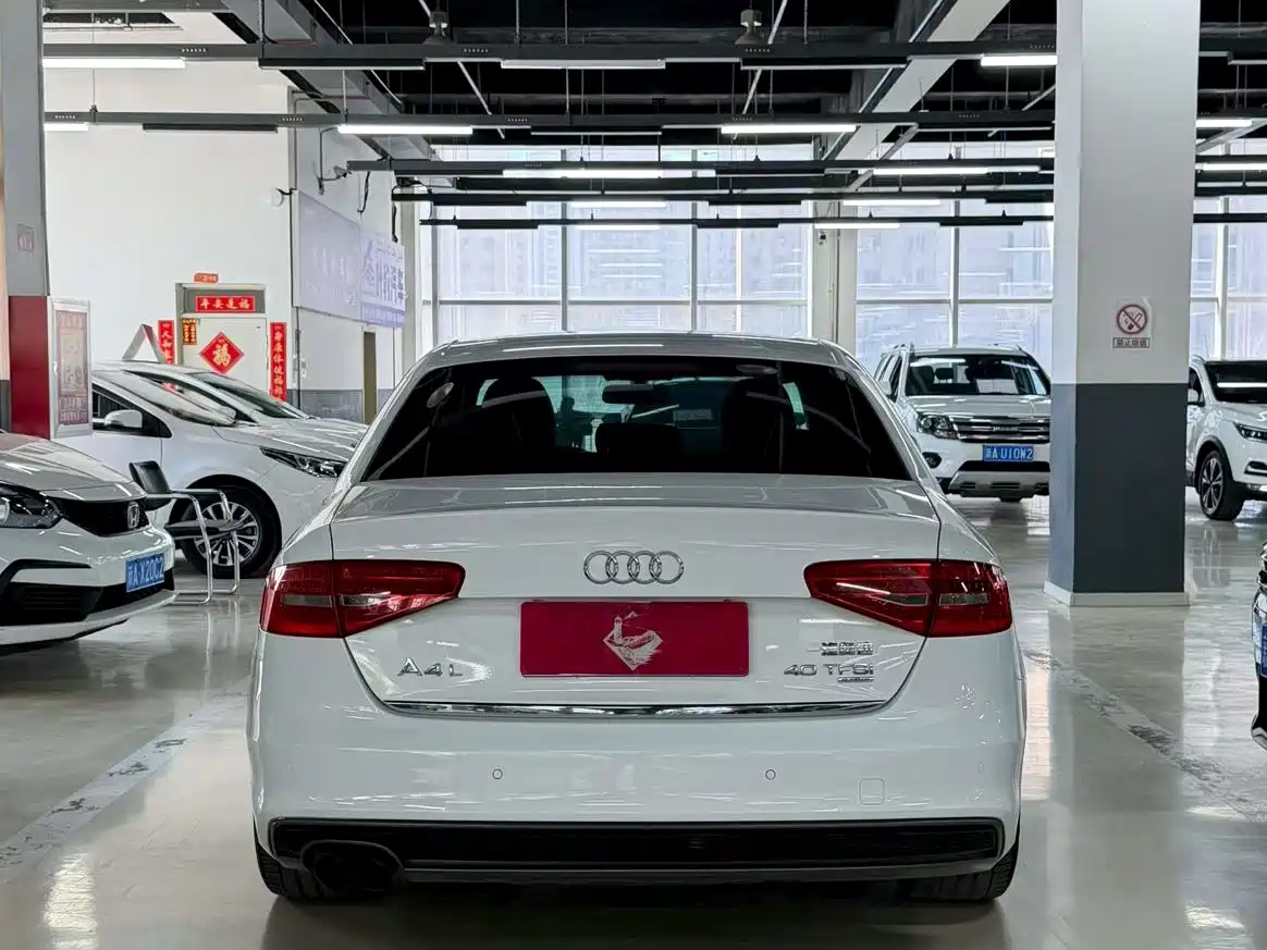 Audi A4L 2013 40 TFSI quattro Personality Sport фото 8