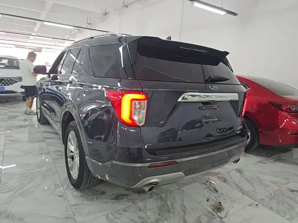 Фото 5 - Ford Explorer
