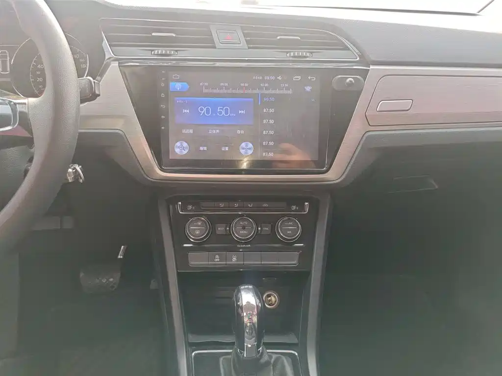 Volkswagen Touran 2016 Touran L 280TSI DSG Comfortline фото 13