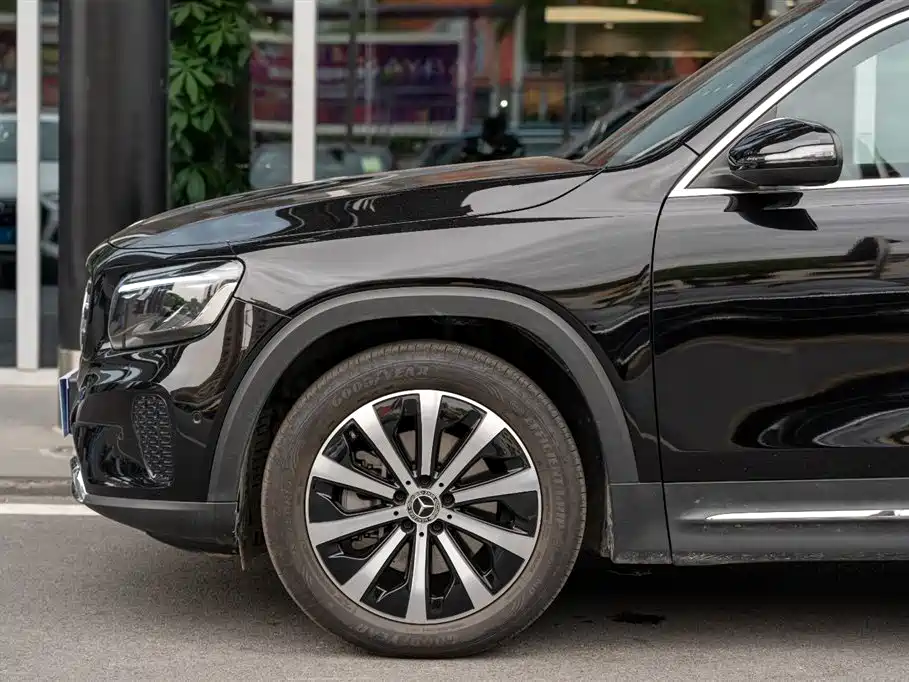 MERCEDES-BENZ GLB