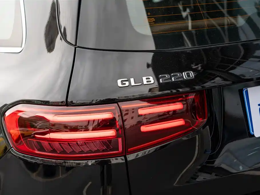 MERCEDES-BENZ GLB