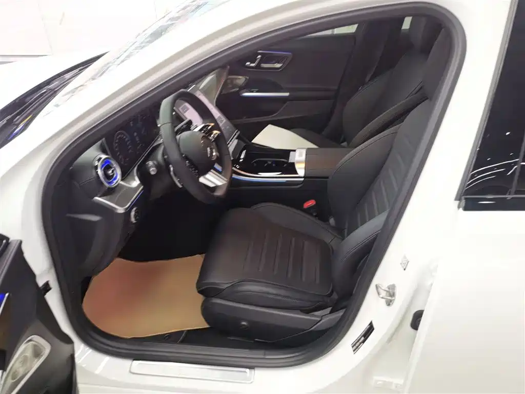 Mercedes-Benz C-Class 2023 Facelift C 260 L Night Sport Edition фото 15