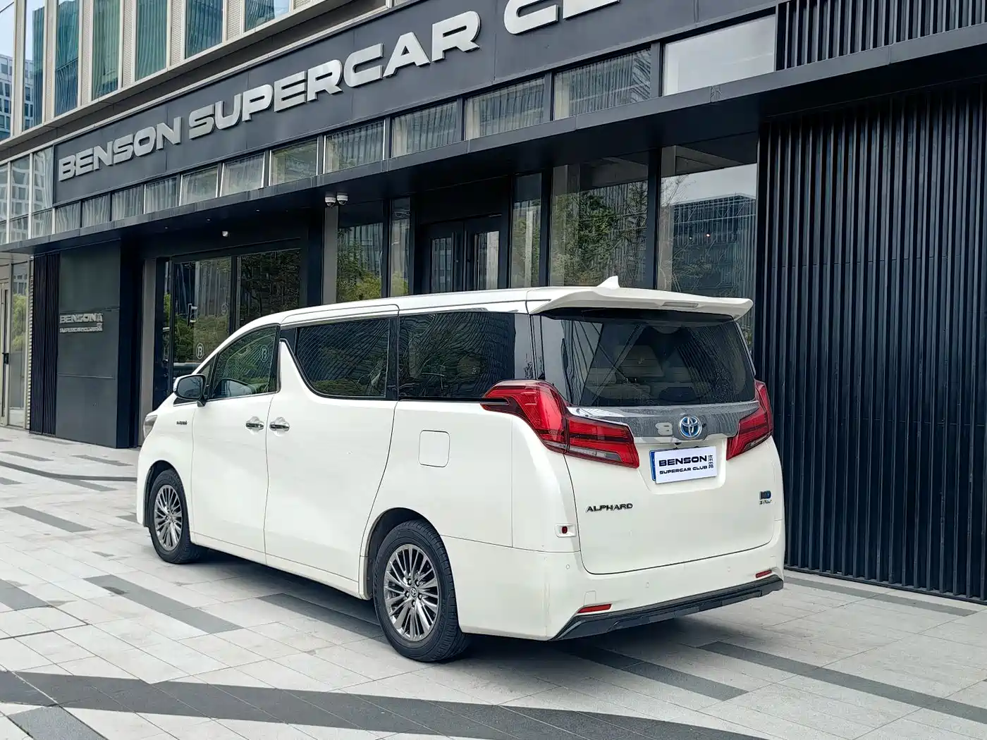 Toyota Alphard 2020 Hybrid 2.5L Luxury Edition фото 5