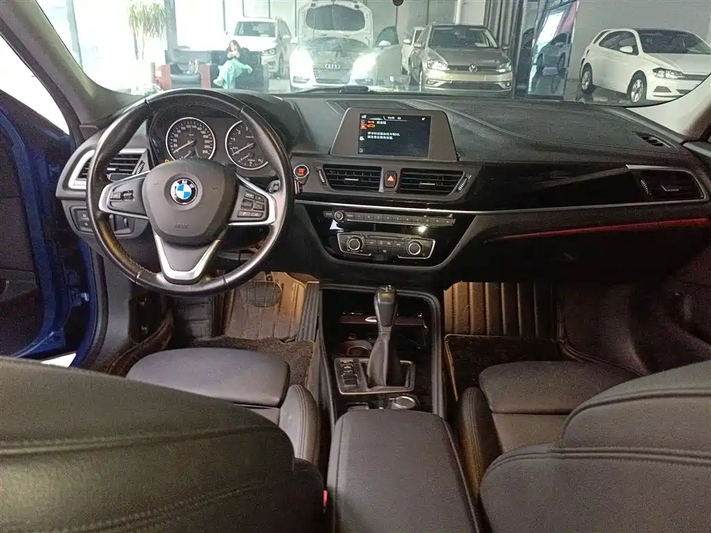 BMW 1 Series 2017 118i Sport фото 6