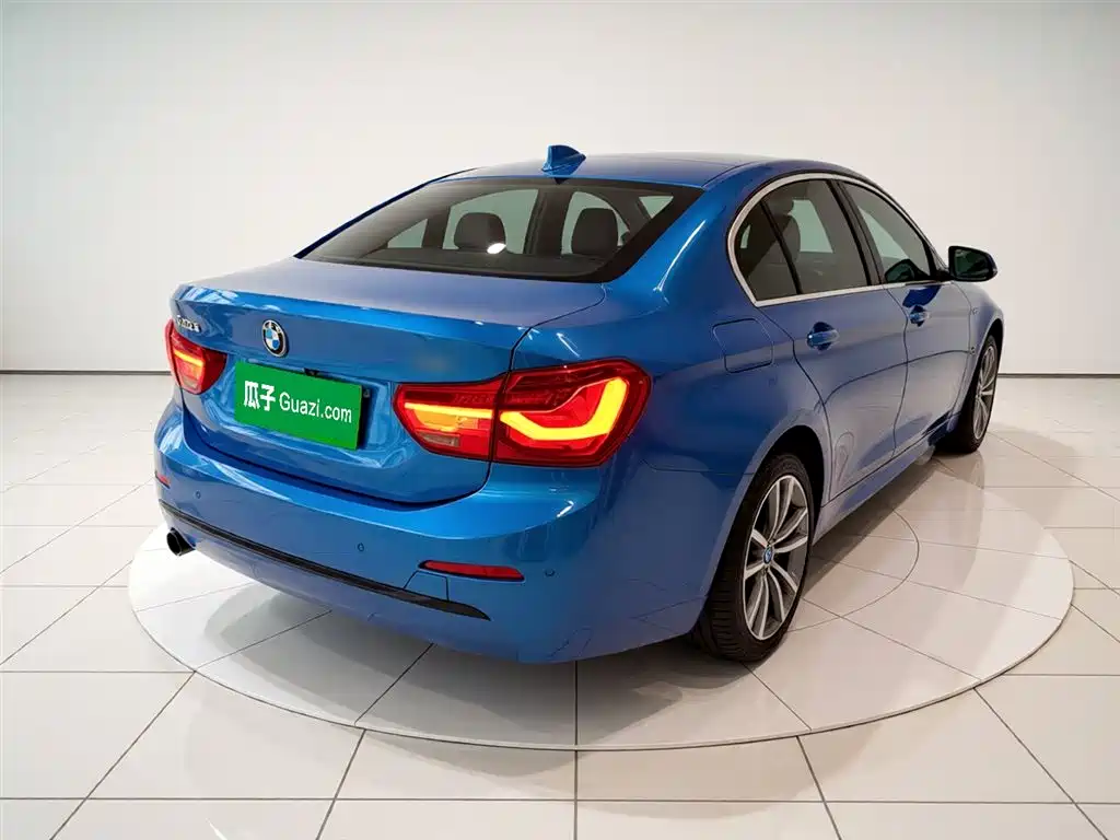 BMW 1 Series 2017 118i Sport фото 5