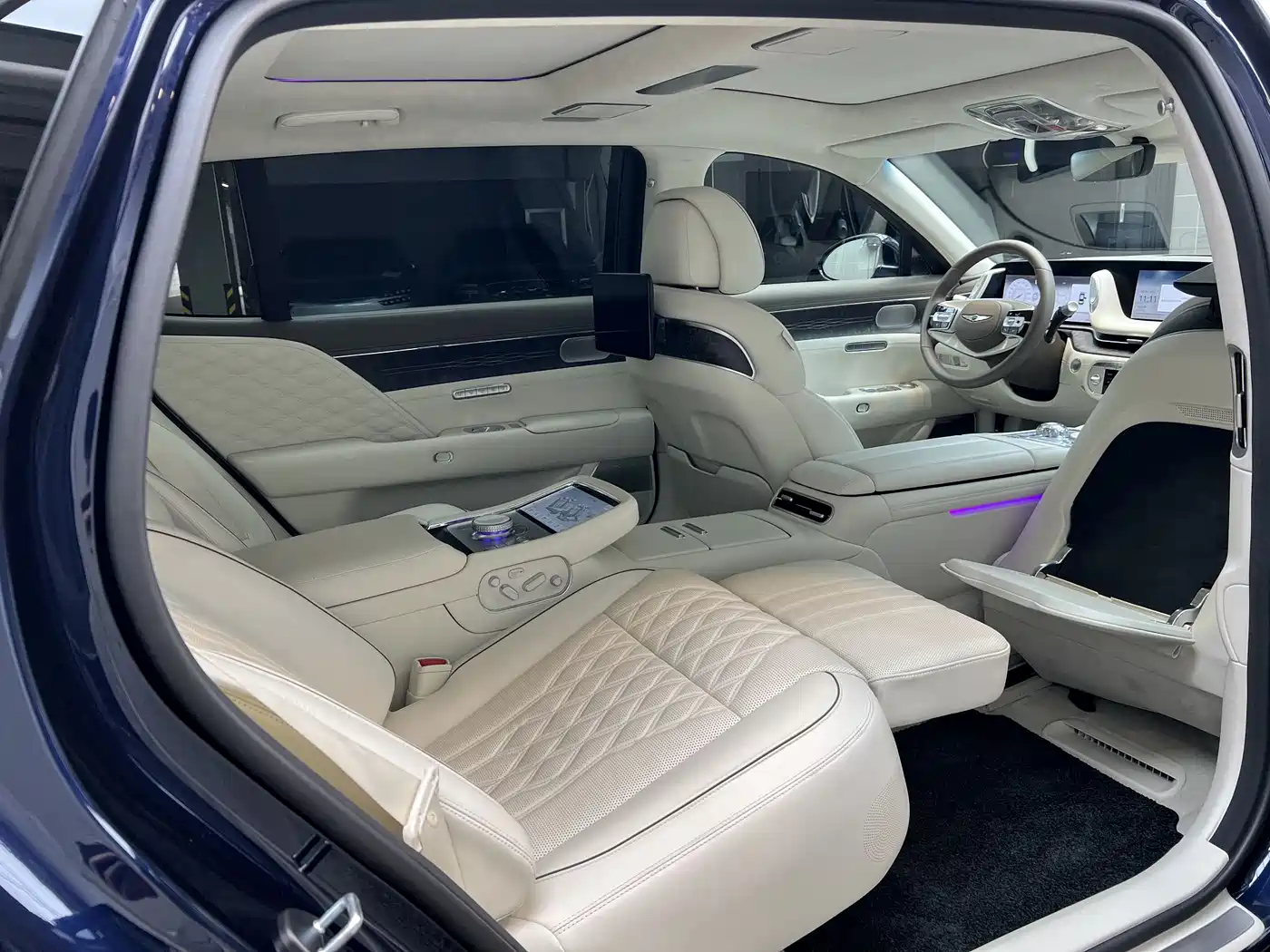 Genesis G90 2023 3.5T Executive Extended Version фото 9
