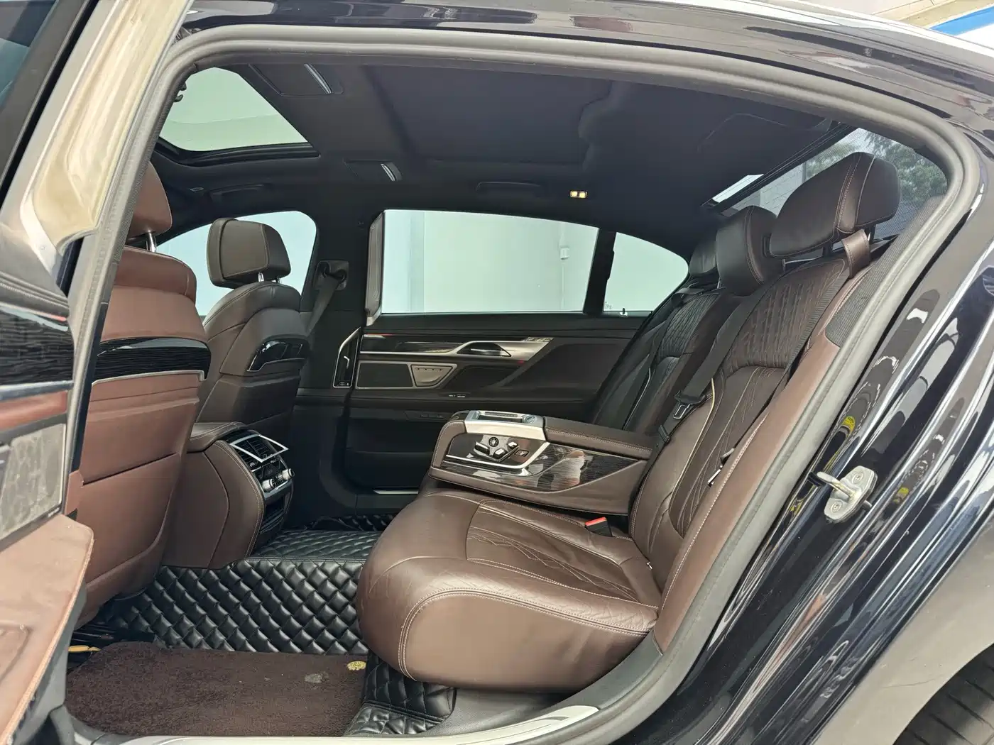 Photo 9 - BMW 7 Series