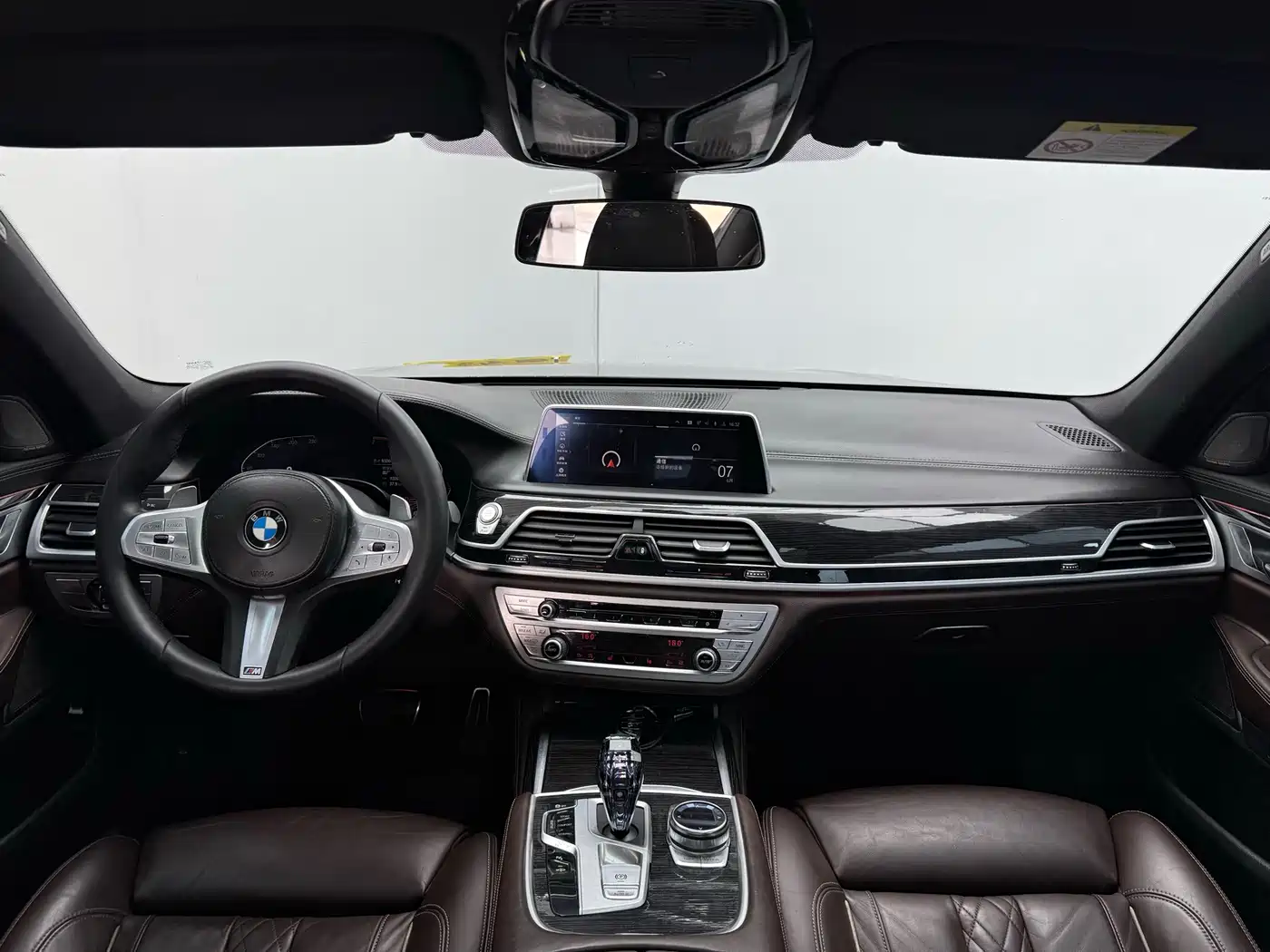 Photo 19 - BMW 7 Series