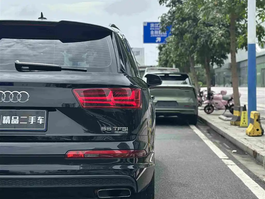 Фото 11 - Audi Q7