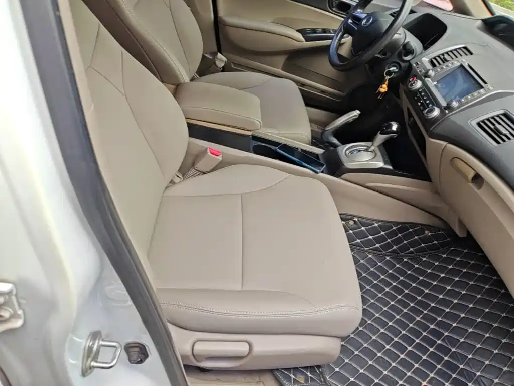CIIMO CIIMO 2016 2015 1.8L Automatic Comfort Edition