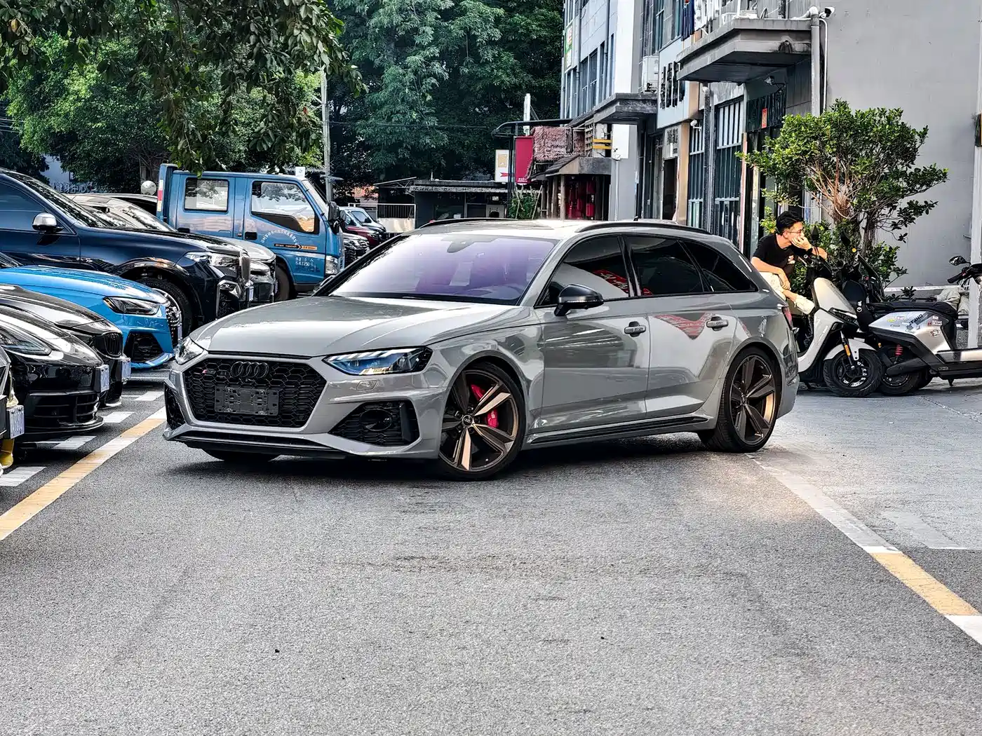 Audi RS 4 2022 RS4 Avant Dark Gold Edition