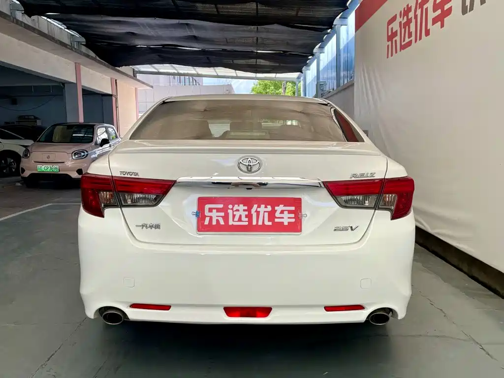 Toyota Reiz 2016 2013 2.5V Premium Edition