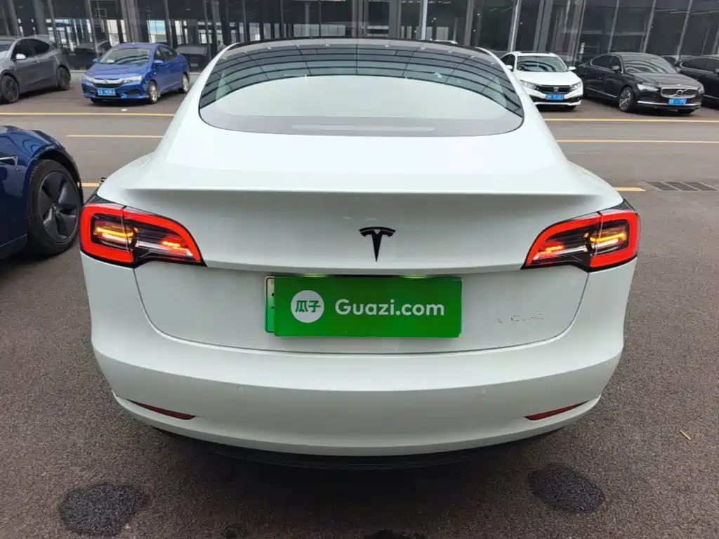 Фото 6 - Tesla Model 3