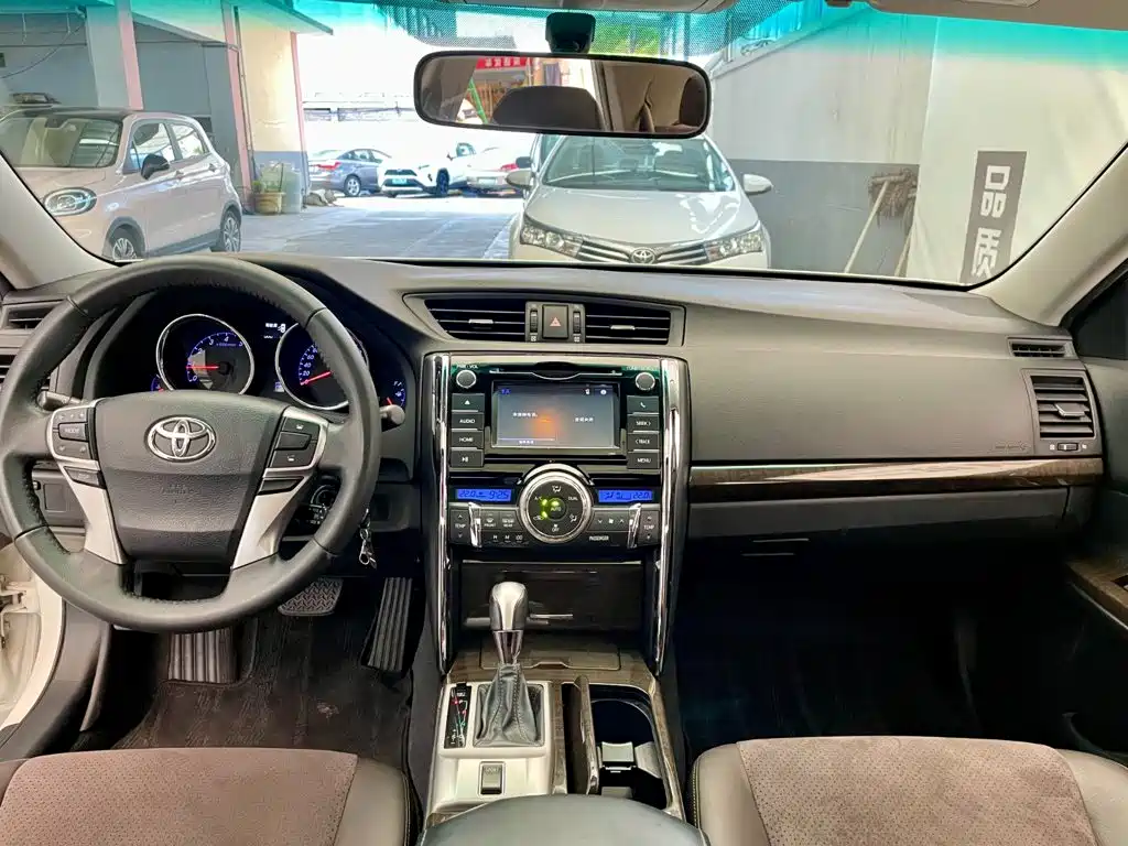 Toyota Reiz 2016 2013 2.5V Premium Edition