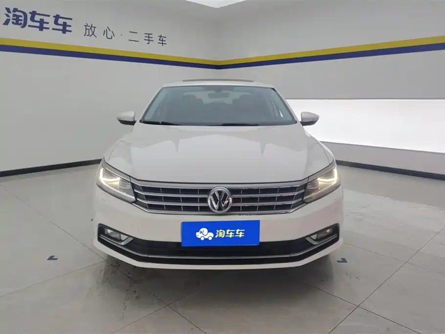 Volkswagen Passat 2017 330TSI DSG Luxury фото 2