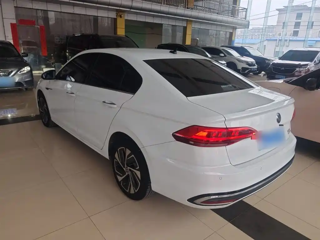 Volkswagen Bora 2023 300TSI DSG Premium Edition фото 5