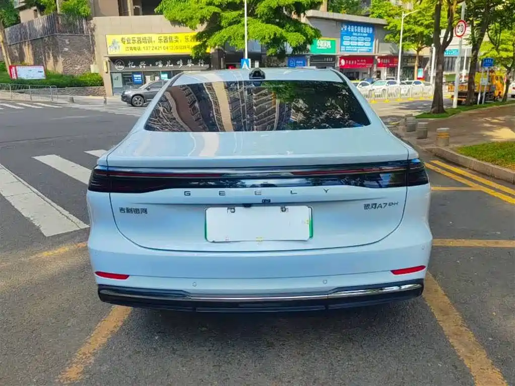 Geely Galaxy Galaxy A7 2025 EM-i 70km Voyage Edition фото 8