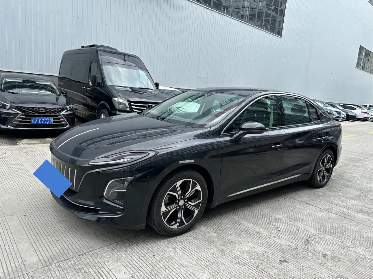 Hongqi E-QM5 2024