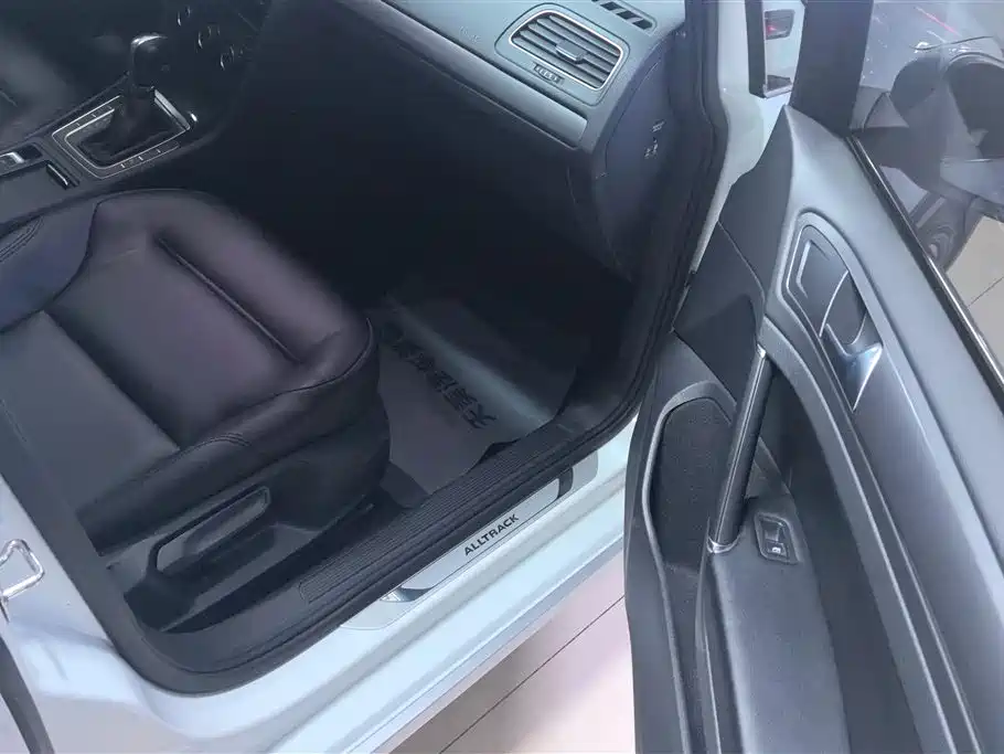Volkswagen Golf (Import) 2019 1.8TSI Wagon фото 8