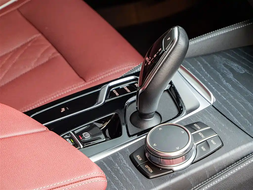 BMW 5 Series 2023 530Li Leading M Sport Package фото 32