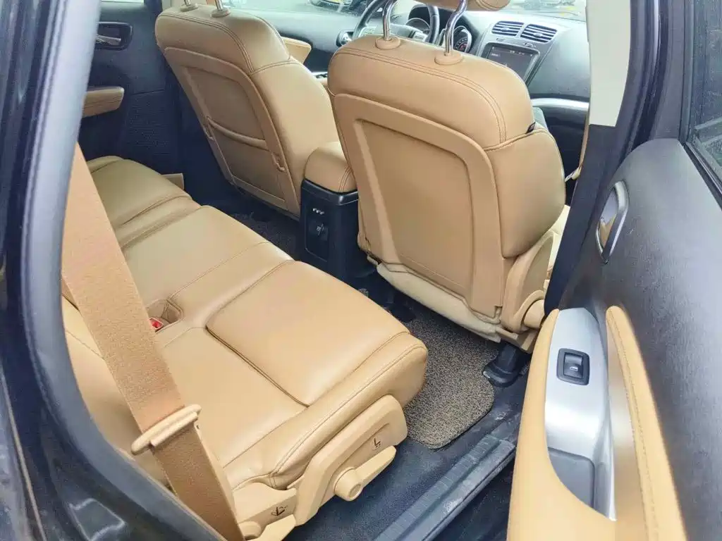 Dodge Journey 2013 2013 Model 2.4L 2WD Premium Edition