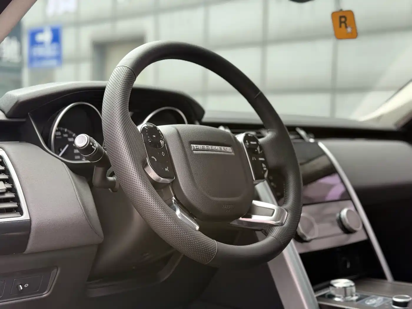 Land Rover Discovery 2018 3.0 SC V6 SE фото 6