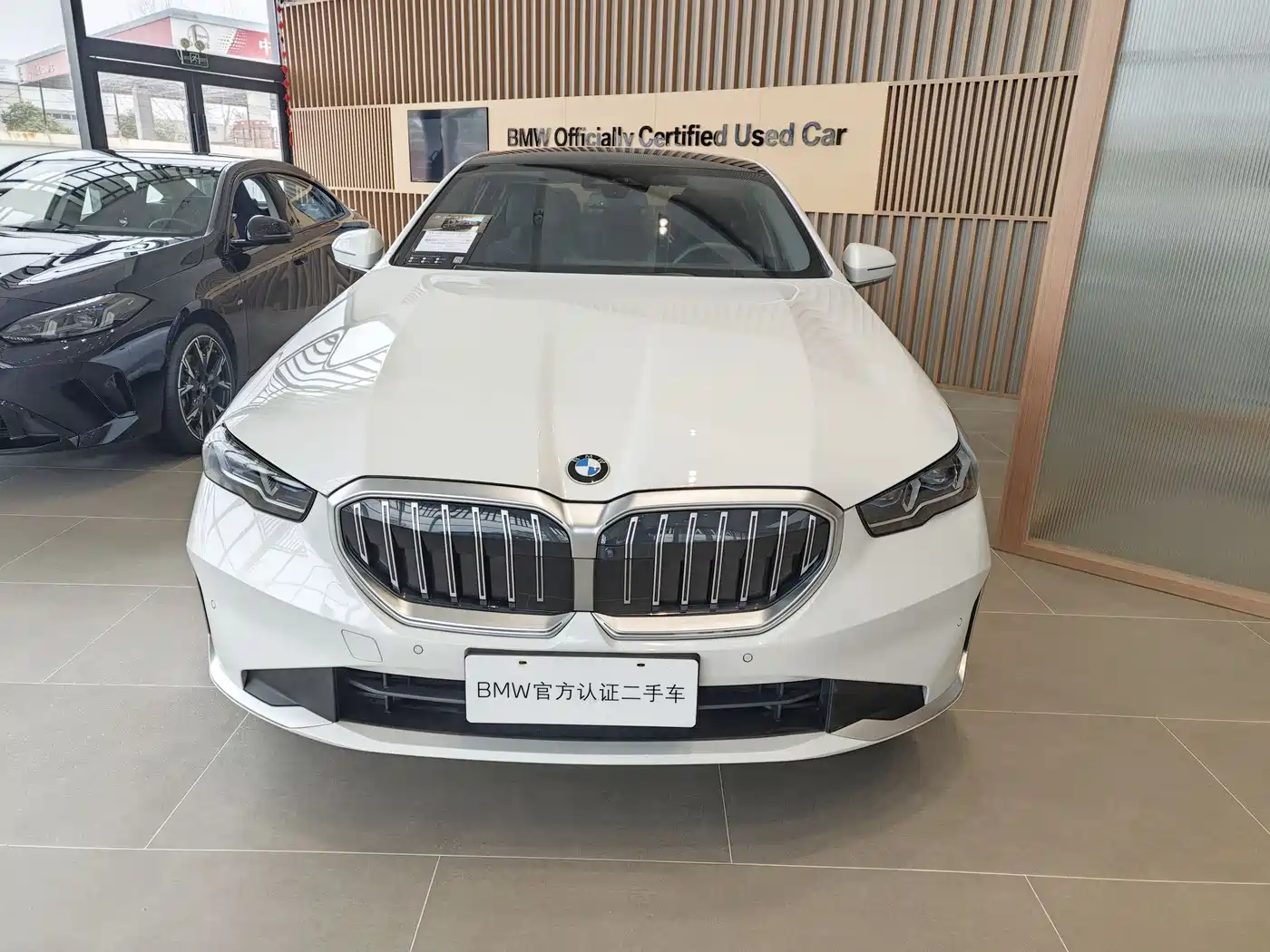 BMW 5 Series 2024 530Li Premium Luxury Package фото 2