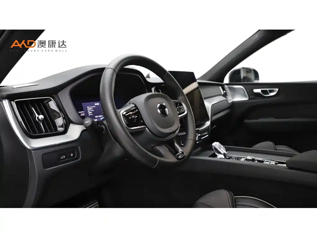 Volvo XC60 Plug-in Hybrid 2026 Plug-in Hybrid Long Range AWD Zhiyuan Polar Night Black Edition фото 6