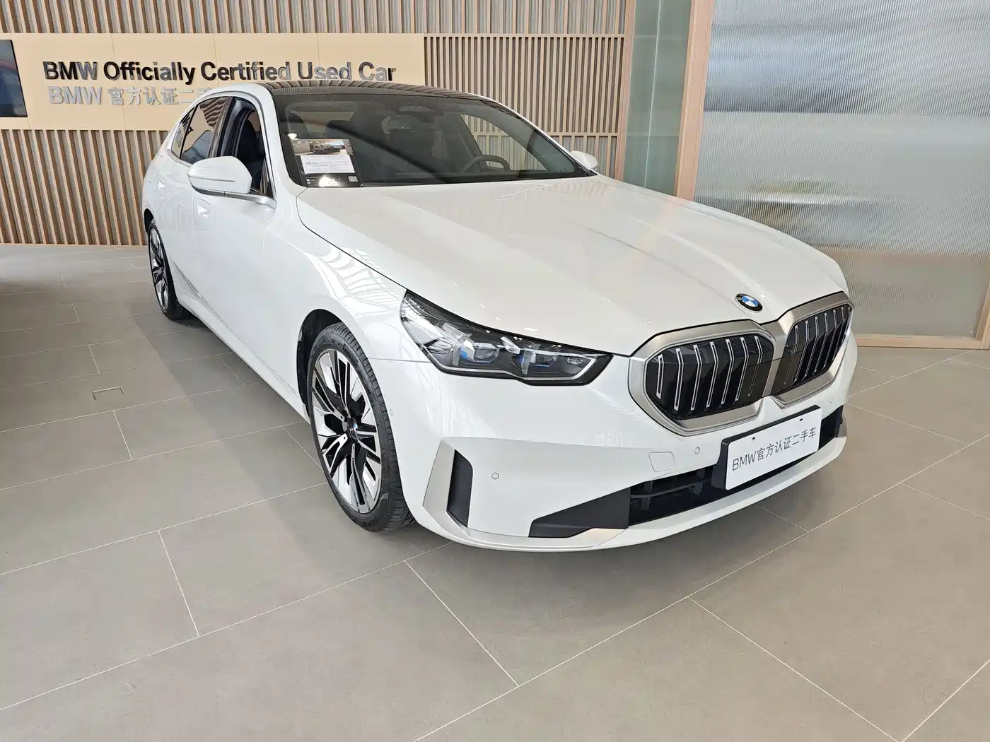 BMW 5 Series 2024 530Li Premium Luxury Package фото 3