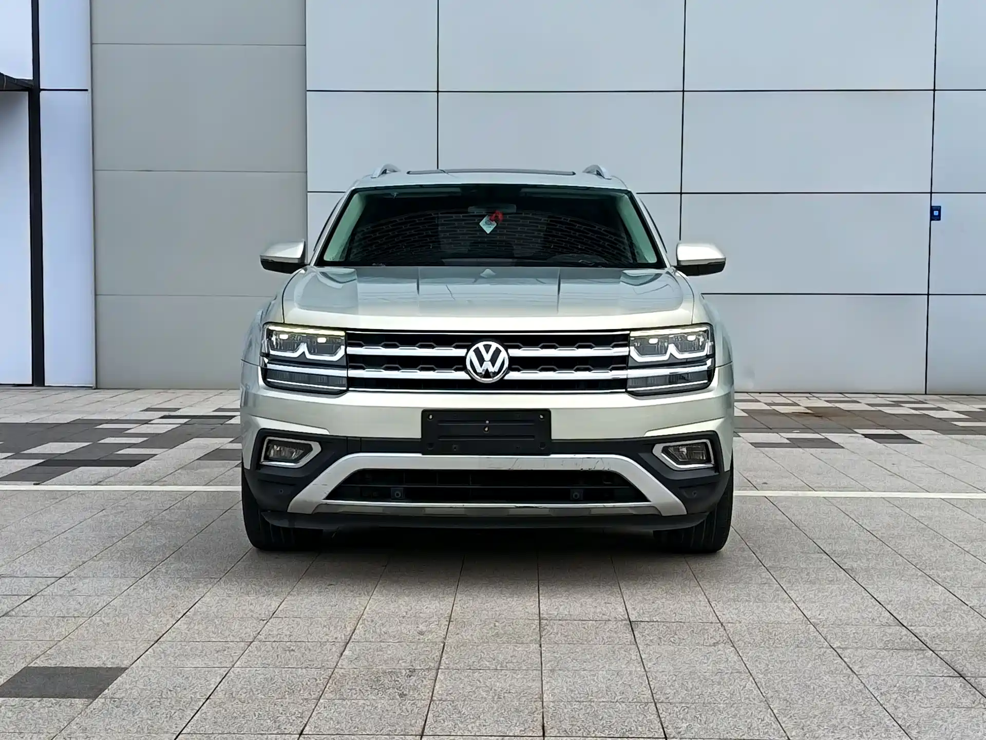 صورة 2 - Volkswagen Teramont