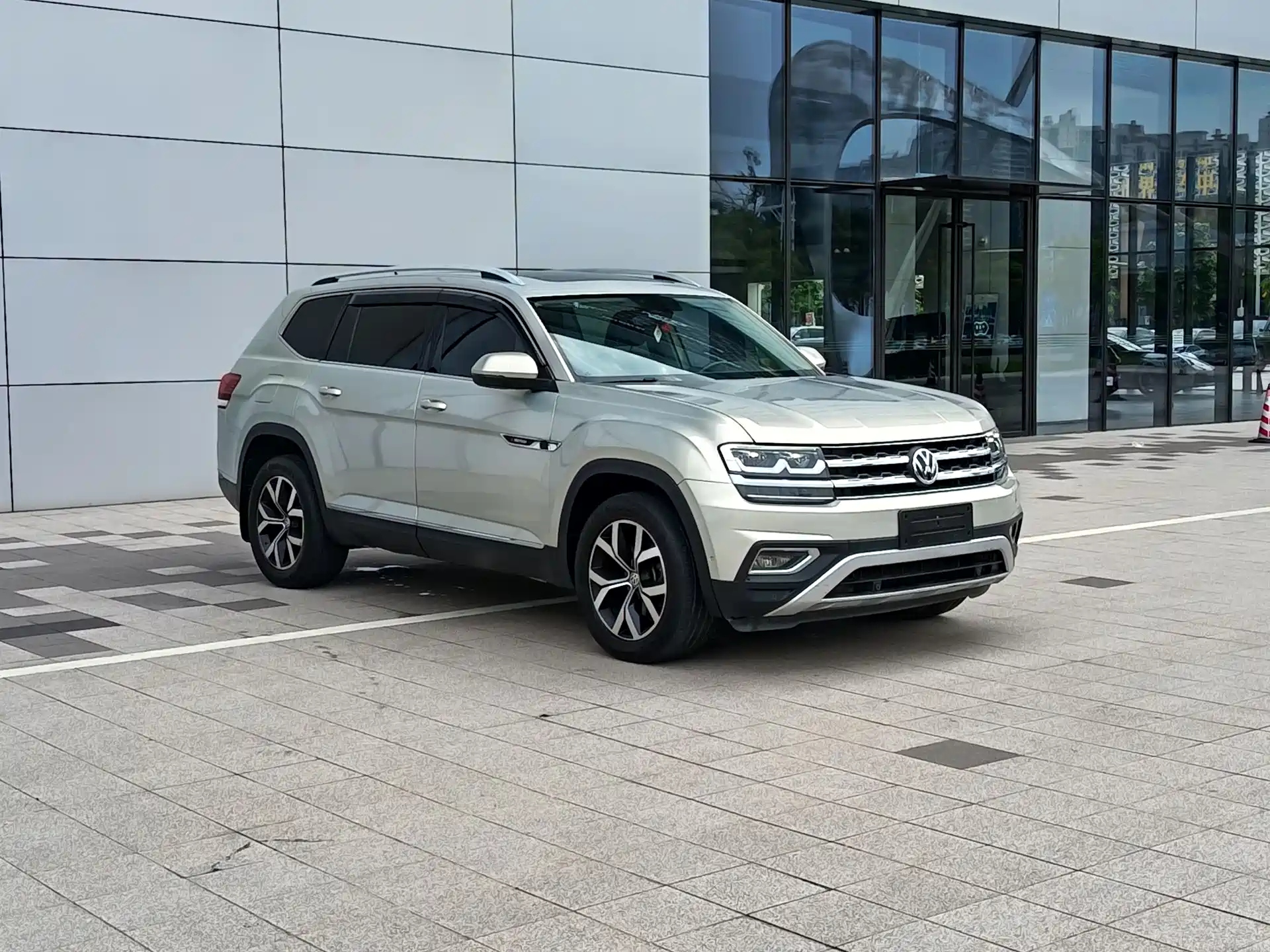 صورة 3 - Volkswagen Teramont