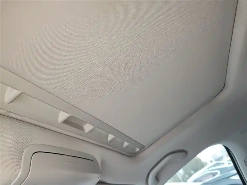 Volkswagen Sagitar 2018 180TSI DSG Premium Edition фото 18